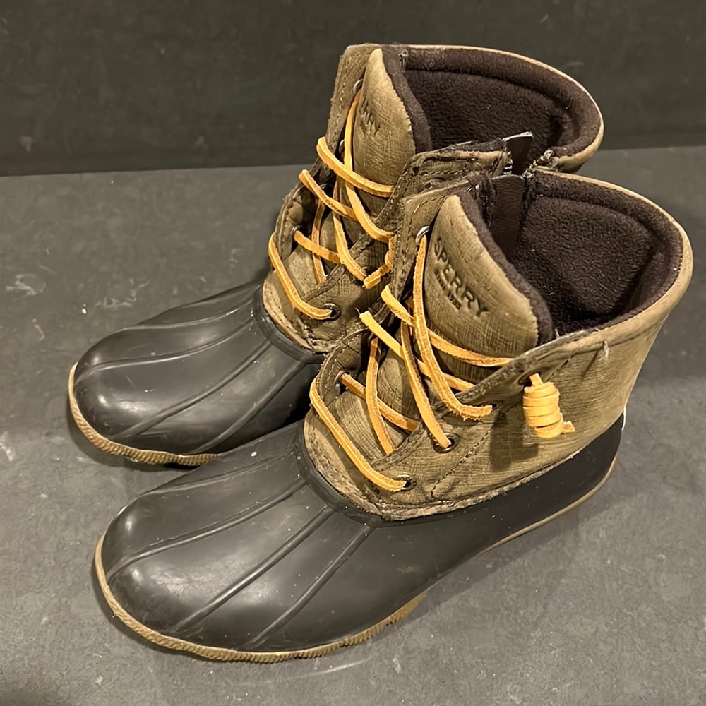 Women’s size 5 Sperry boots